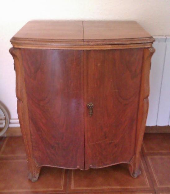 Maquina de coser Singer con mueble