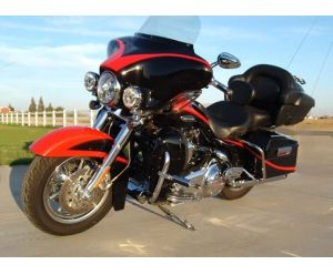 HARLEY DAVIDSON Touring FLHTCUSE2