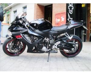 SUZUKI GSX R750