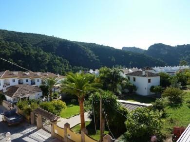 Chalet con 4 dormitorios se vende en Benahavis, Costa del Sol