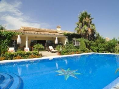 Chalet con 6 dormitorios se vende en Marbella, Costa del Sol