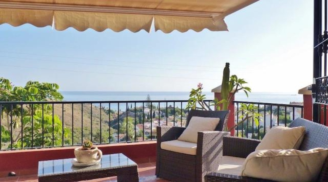 Venta villa moderna con vistas al mar en Serramar, Rincón de la Victoria.