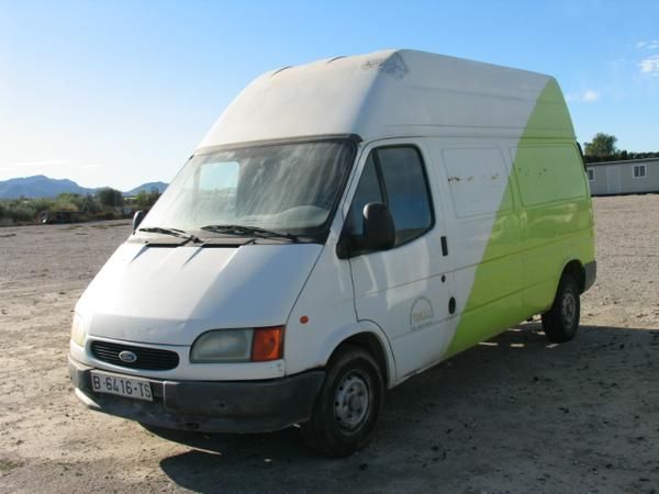 FORD TRANSIT 2.5 D. Caja capitone cerrada.