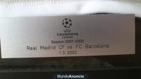 Vendo camiseta firmada Real Madrid 2001/2002. ENMARCADA