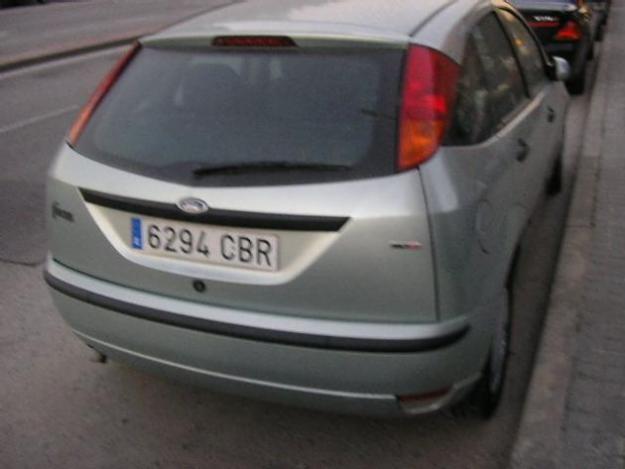 Venta de coche Ford FOCUS TDCI 100CV '02 en Madrid