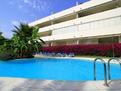 Apartamento con 2 dormitorios se vende en Marbella, Costa del Sol