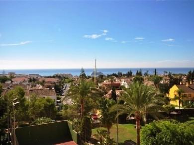 Apartamento con 3 dormitorios se vende en Marbella, Costa del Sol