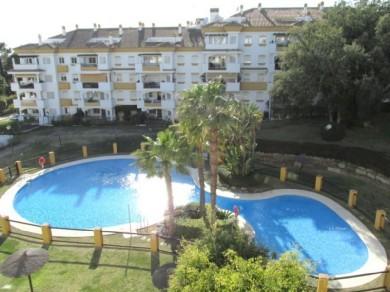 Apartamento con 3 dormitorios se vende en Marbella, Costa del Sol