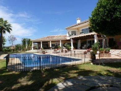 Chalet con 7 dormitorios se vende en Marbella, Costa del Sol