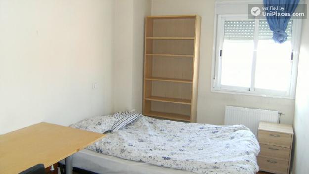 Rooms available - 3-Bedroom apartment near Universidad Complutense