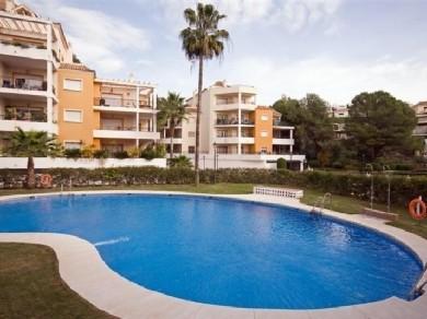 Apartamento con 3 dormitorios se vende en Marbella, Costa del Sol