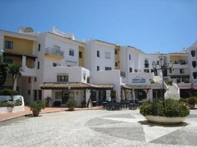 Apartamento con 2 dormitorios se vende en Marbella, Costa del Sol