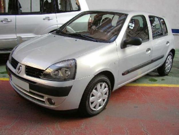 Venta de coche Renault Clio 1.5 Dci 80cv Conf.expres. '04 en Madrid