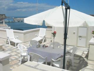 Apartamento : 1/6 personas - junto al mar - vistas a mar - monopoli  bari (provincia de)  pouilles  italia