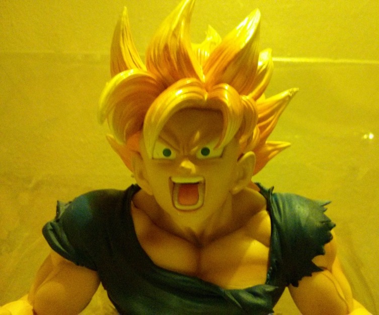 Figura goku saiyan dragon ball