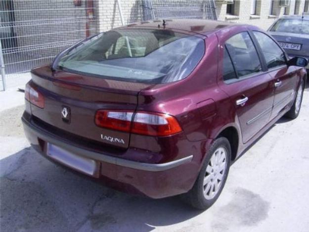 Venta de coche Renault Laguna '03 en Vitoria