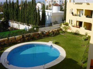 Apartamento con 2 dormitorios se vende en Marbella, Costa del Sol