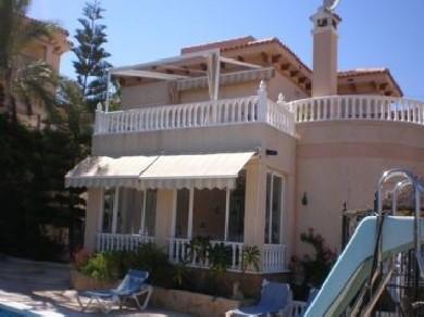 Chalet con 4 dormitorios se vende en San Miguel de Salinas, Vega Baja Torrevieja