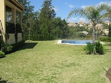 Chalet con 3 dormitorios se vende en Marbella, Costa del Sol