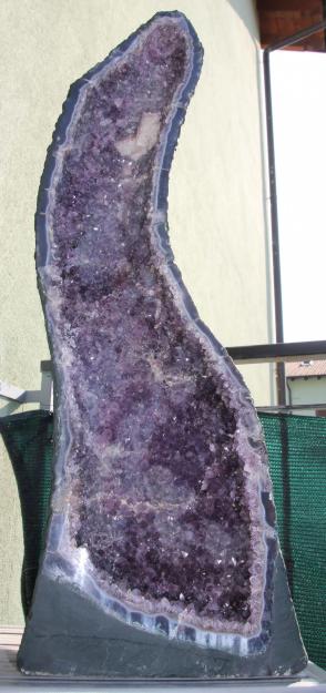 Minerales °*°* Enorme geoda de AMATISTA