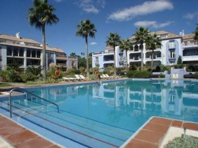 Apartamento con 2 dormitorios se vende en Casares Costa, Costa del Sol