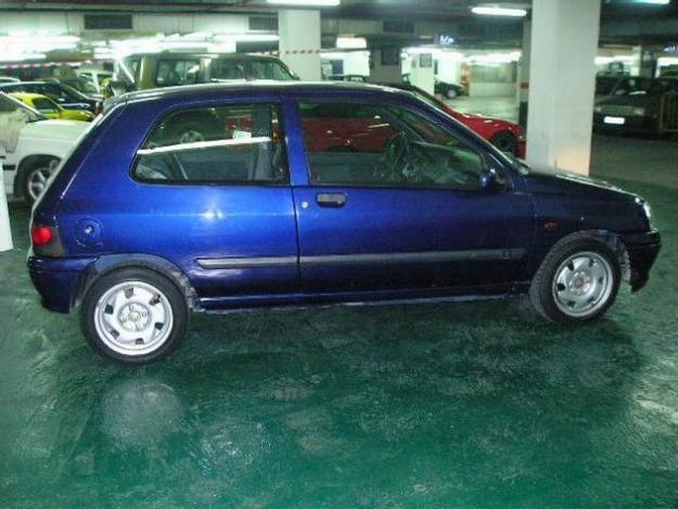 Comprar Renault Clio 1.4s '98 en Barcelona