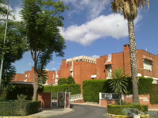 SE VENDE CASA UNIFAMILIAR ADOSADA EN ZONA PRIVILEGIADA