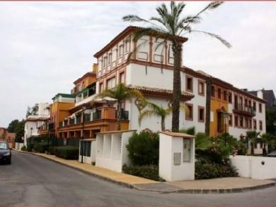 Apartamento con 3 dormitorios se vende en Estepona, Costa del Sol