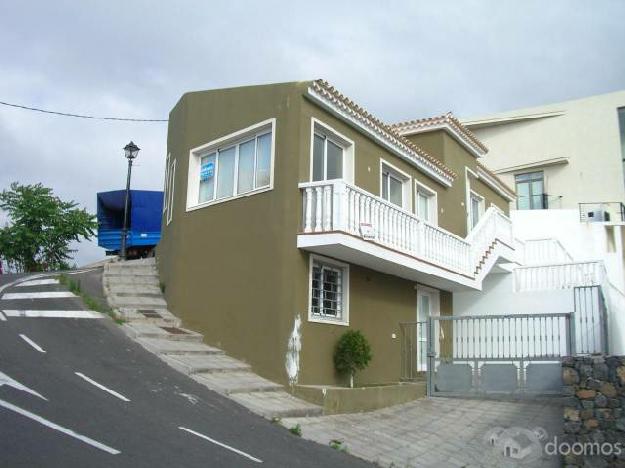 Casa de 3 dormmitorios y con vistas y terraza en La Guancha