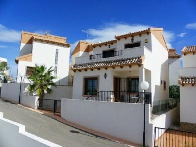 Chalet con 3 dormitorios se vende en Villamartin, Costa Blanca