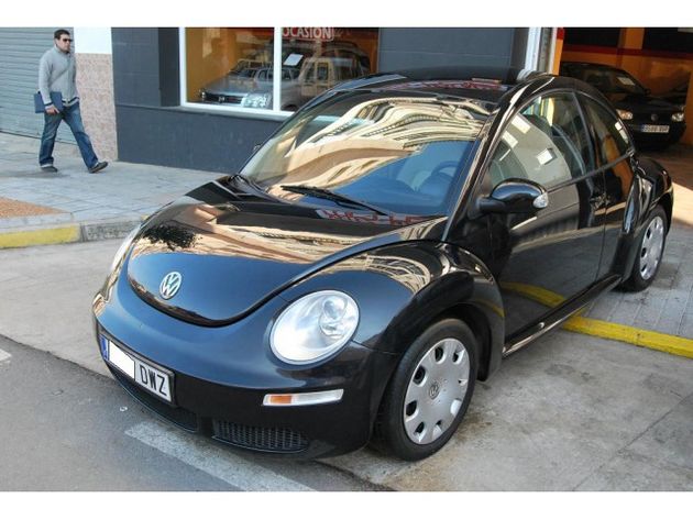 VOLKSWAGEN New Beetle 1.6