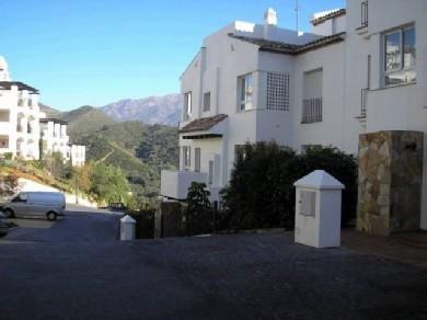 Apartamento con 2 dormitorios se vende en Marbella, Costa del Sol