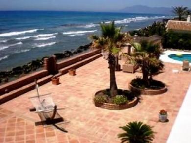 Chalet con 5 dormitorios se vende en Marbella, Costa del Sol