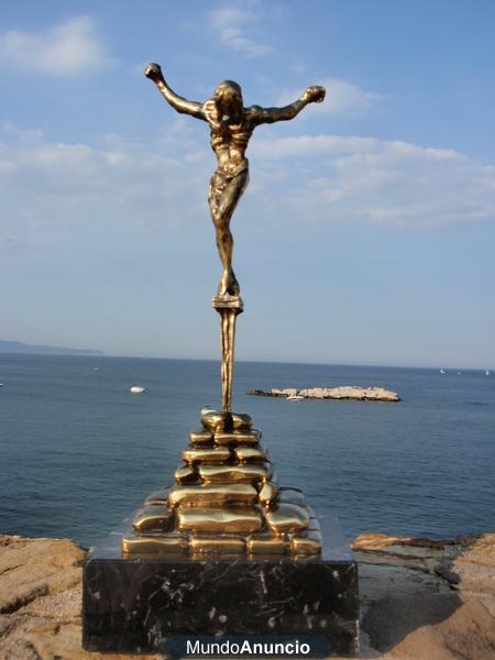 Escultura en bronze de Salvador Dalí