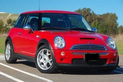 MINI Cooper S Hatchback 1.6L L4 FI DOHC 16V Super