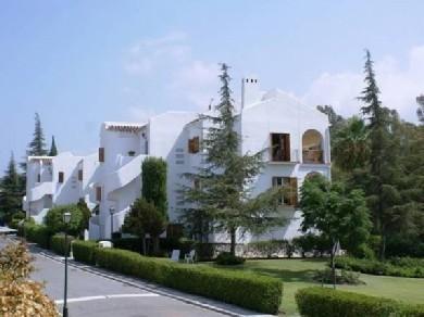 Apartamento con 2 dormitorios se vende en Marbella, Costa del Sol