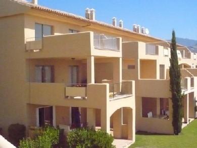 Apartamento con 3 dormitorios se vende en Estepona, Costa del Sol