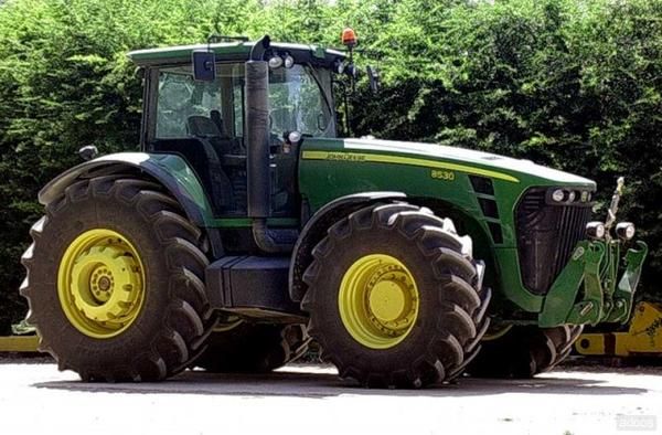Espléndido tractor John Deere 8530