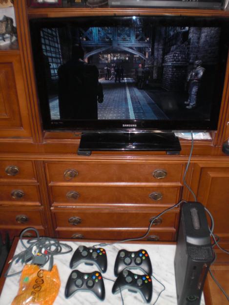 Xbox 360 elite + 4 mandos inalambricos + extras