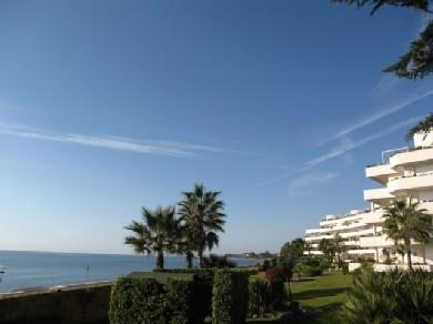 Apartamento con 2 dormitorios se vende en Estepona, Costa del Sol