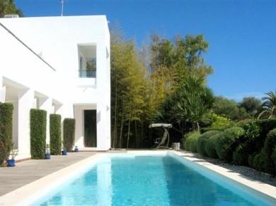 Chalet con 4 dormitorios se vende en Marbella, Costa del Sol