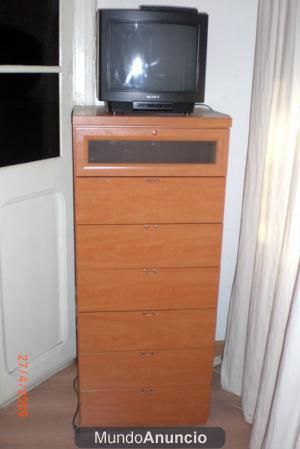 Se vende 2 mesitas de noche + tocador + cómoda