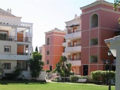 Apartamento con 3 dormitorios se vende en Marbella, Costa del Sol