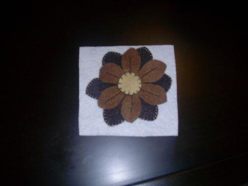 Broche flor en tonos marrones. Nuevo.