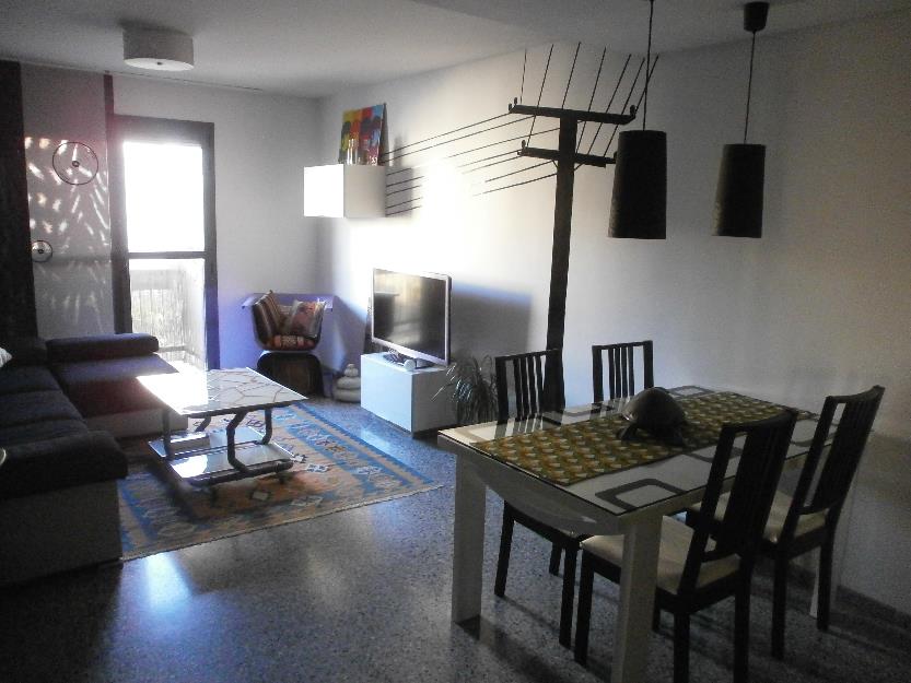 Habitación centro Valencia. Vivienda nueva. Completamente amueblada.