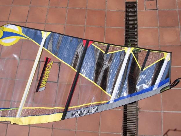 Se vende (en Valencia) vela windsurf 4.2, montada sólo una vez, perfecto estado