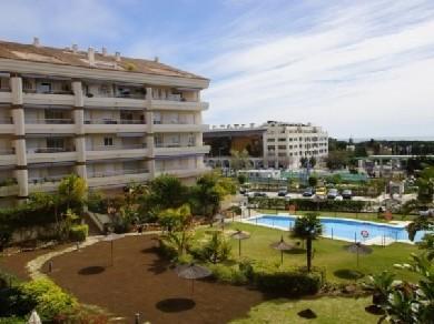 Apartamento con 2 dormitorios se vende en Marbella, Costa del Sol