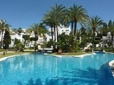 Apartamento con 3 dormitorios se vende en Marbella, Costa del Sol