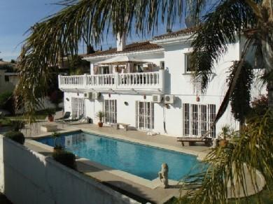 Chalet con 5 dormitorios se vende en Mijas Costa, Costa del Sol