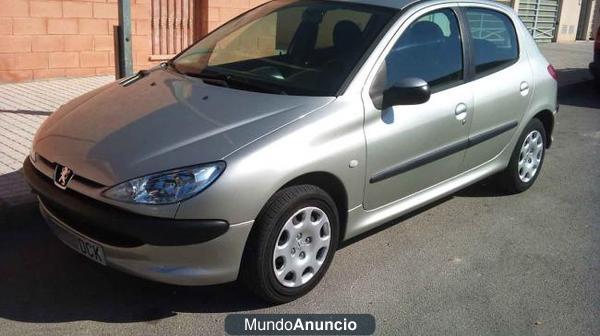 Peugeot 206 del año 2005 - Villena